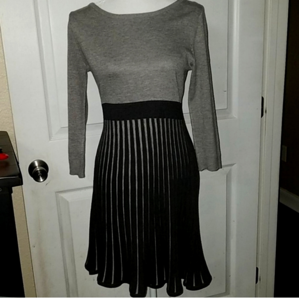 Calvin Klein Gray & Black Sweater Pleated Dress Size Small